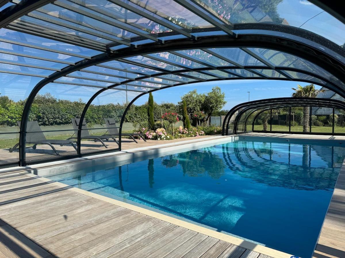 Superbe Villa Tout Confort Avec Piscine Chauffee Er Couverte Et Spa A 2 Pas De La Plage フエナン エクステリア 写真