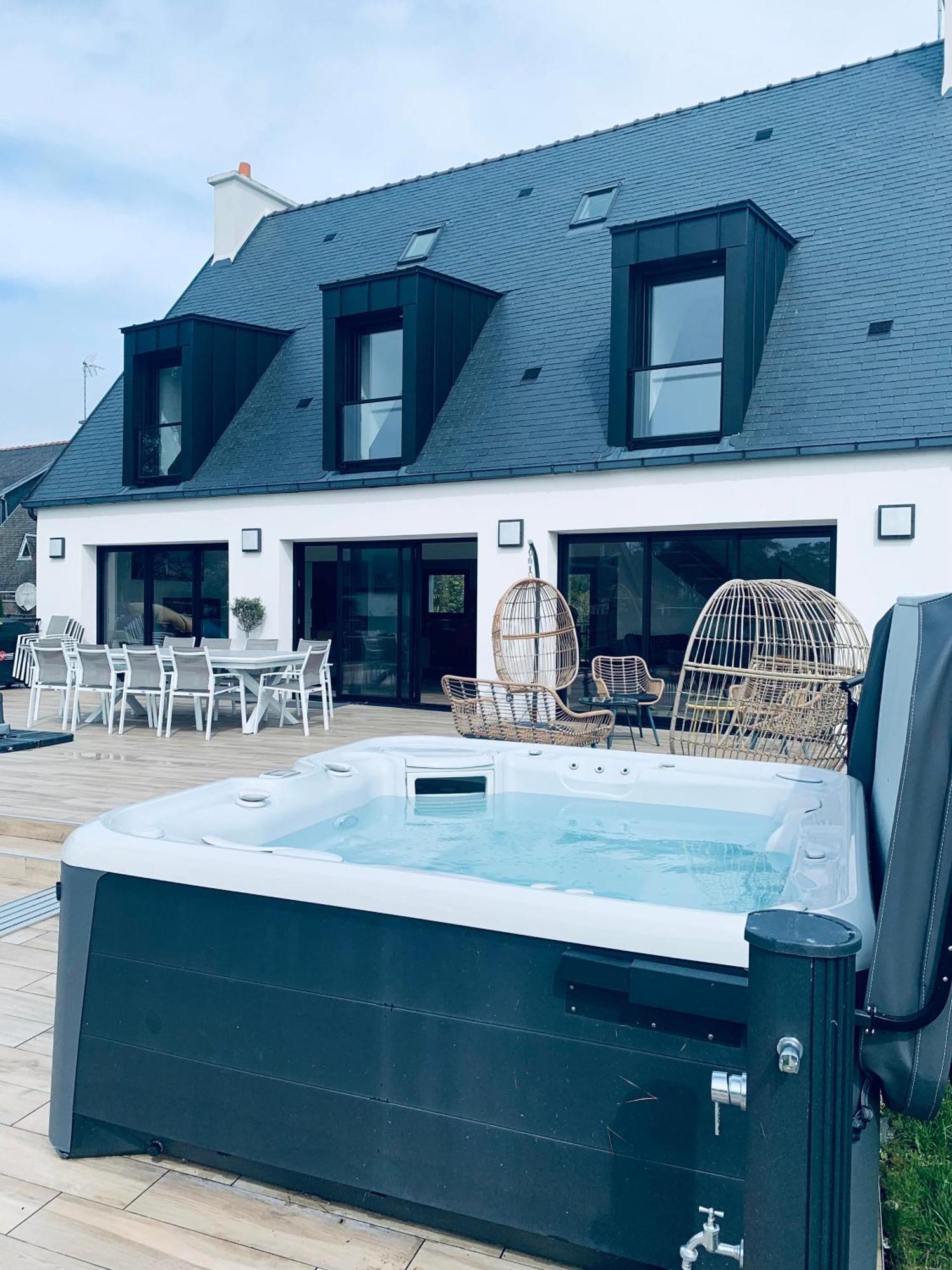 Superbe Villa Tout Confort Avec Piscine Chauffee Er Couverte Et Spa A 2 Pas De La Plage フエナン エクステリア 写真